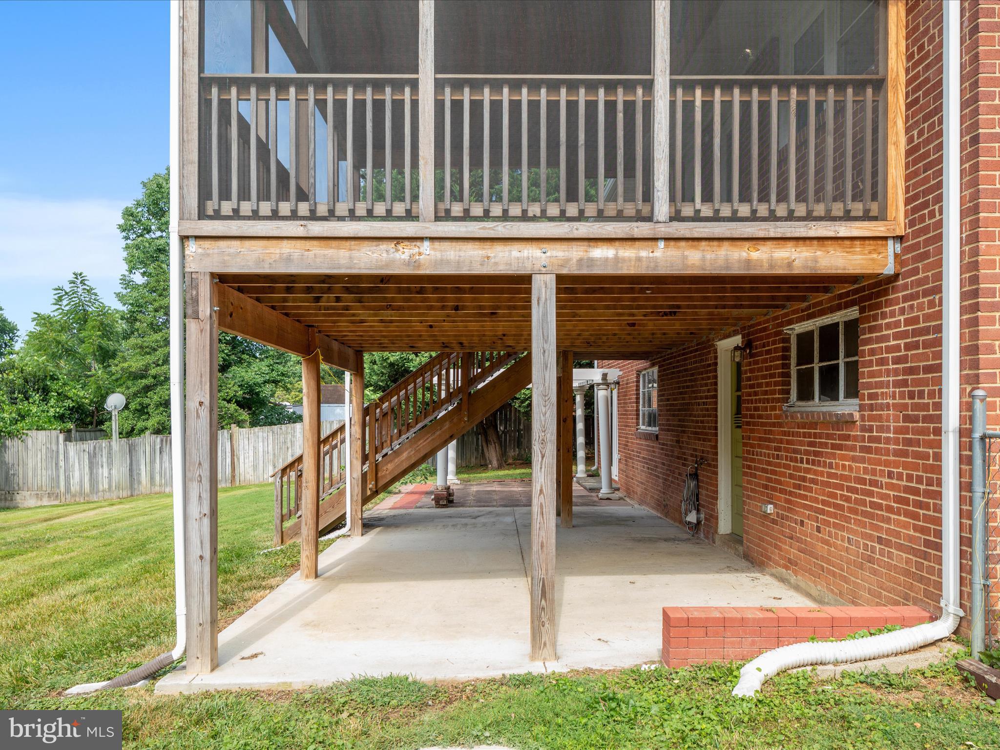 7517 Inzer Street Springfield, VA 22151 - Photo 7 of 33 GREAT OUTDOOR LIVING SPACES