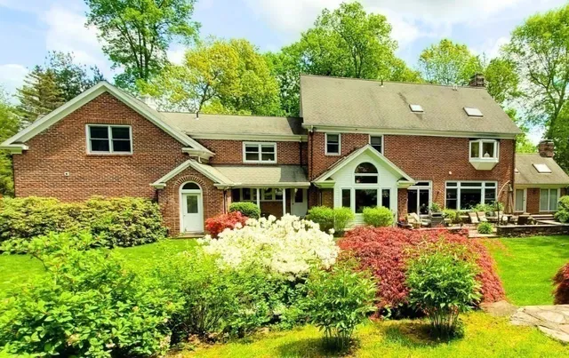 $1,688,700 | 14 High Meadow Circle, East Longmeadow, MA 01028