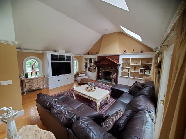 $1,688,700 | 14 High Meadow Circle, East Longmeadow, MA 01028