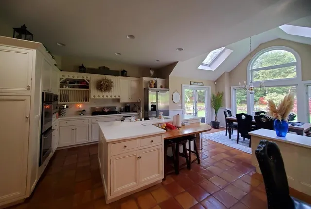 $1,688,700 | 14 High Meadow Circle, East Longmeadow, MA 01028