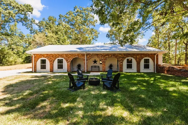 a view of house with a yard