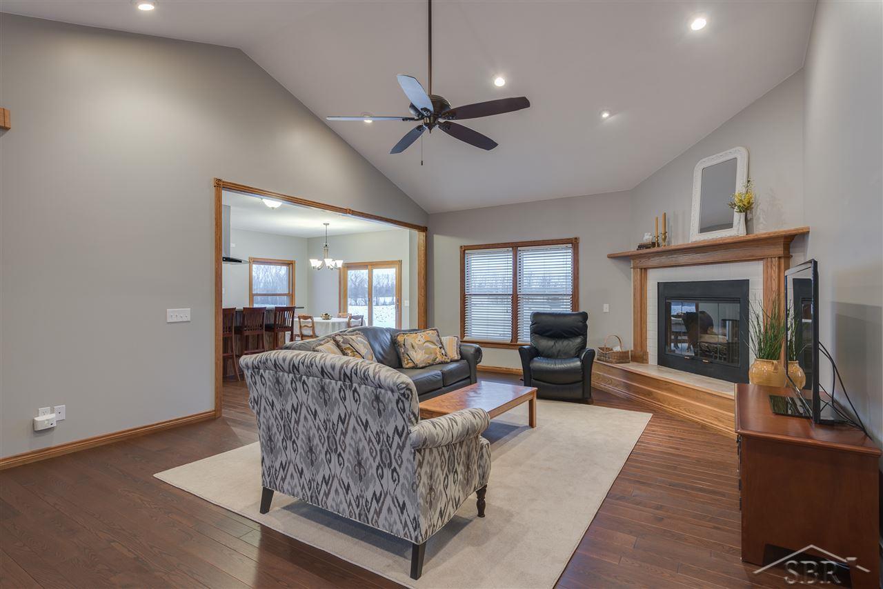 4485 Lone Road Freeland, MI 48623 - Photo 2 of 25 Living Room
