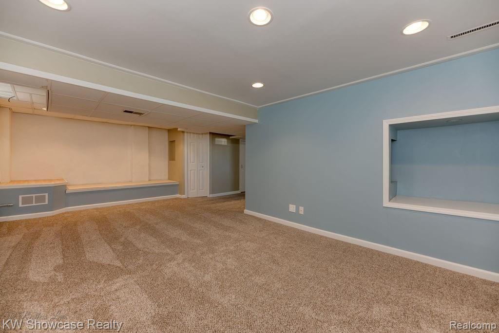 2738 Crooks Road Royal Oak, MI 48073 - Photo 23 of 25