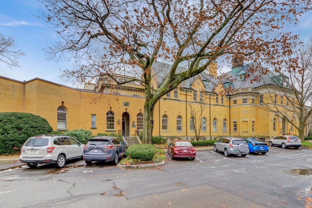 60 Glen Road, Unit T12 Brookline, MA 02445 - Photo 20 of 28 Gallery Image 20