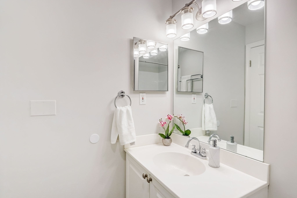 60 Glen Road, Unit T12 Brookline, MA 02445 - Photo 7 of 28 Gallery Image 7