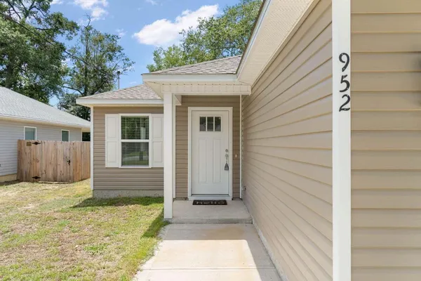 $1,750 | 952 Mapoles Street, Crestview, FL 32536