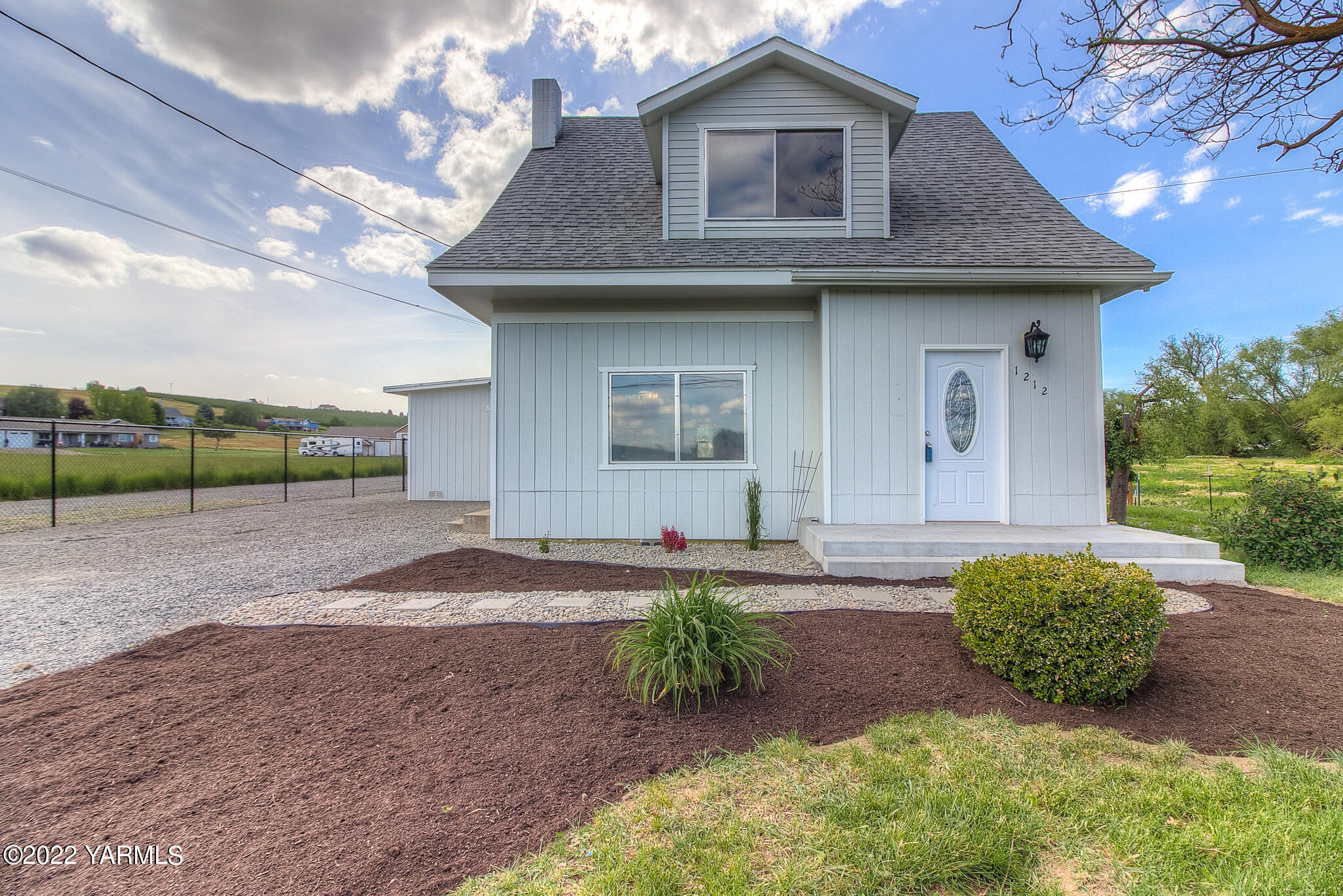1212 Dazet Road Yakima, WA 98908 - Photo 1 of 37 a front view of a house with a yard and garage
