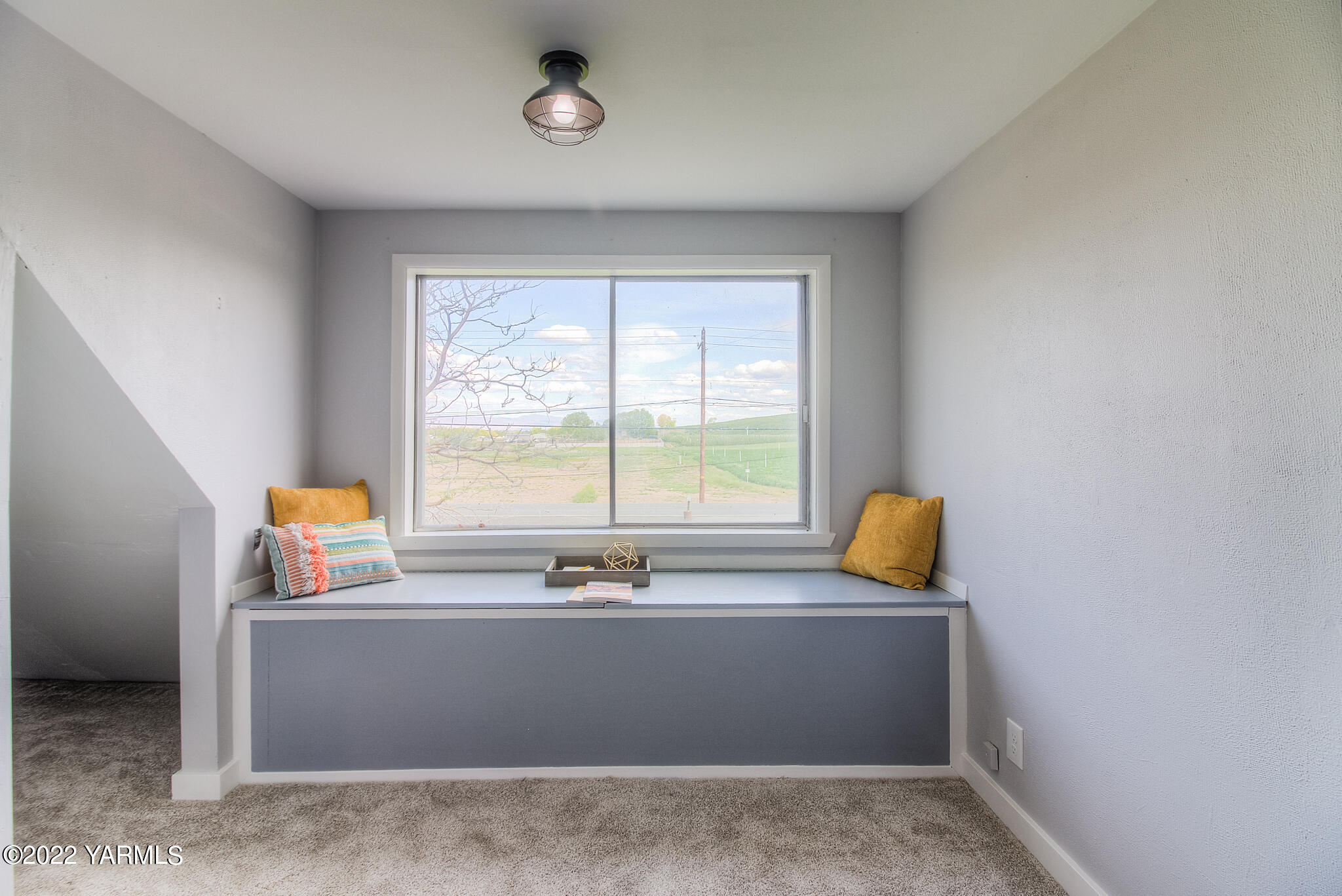 1212 Dazet Road Yakima, WA 98908 - Photo 19 of 37 a room with a window