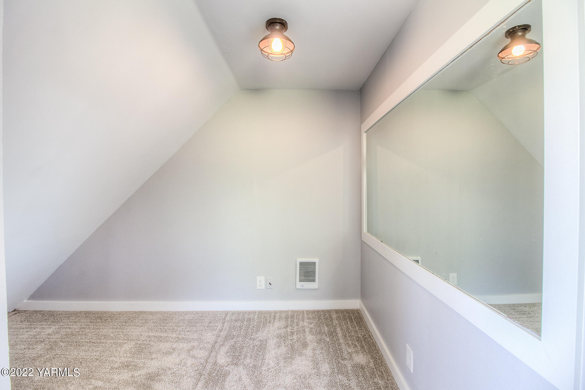 1212 Dazet Road Yakima, WA 98908 - Photo 21 of 37 a view of an empty room