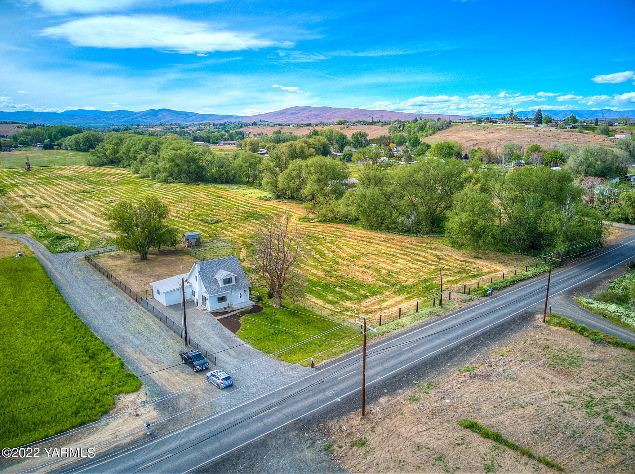 1212 Dazet Road Yakima, WA 98908 - Photo 32 of 37 a view of a lake with a yard