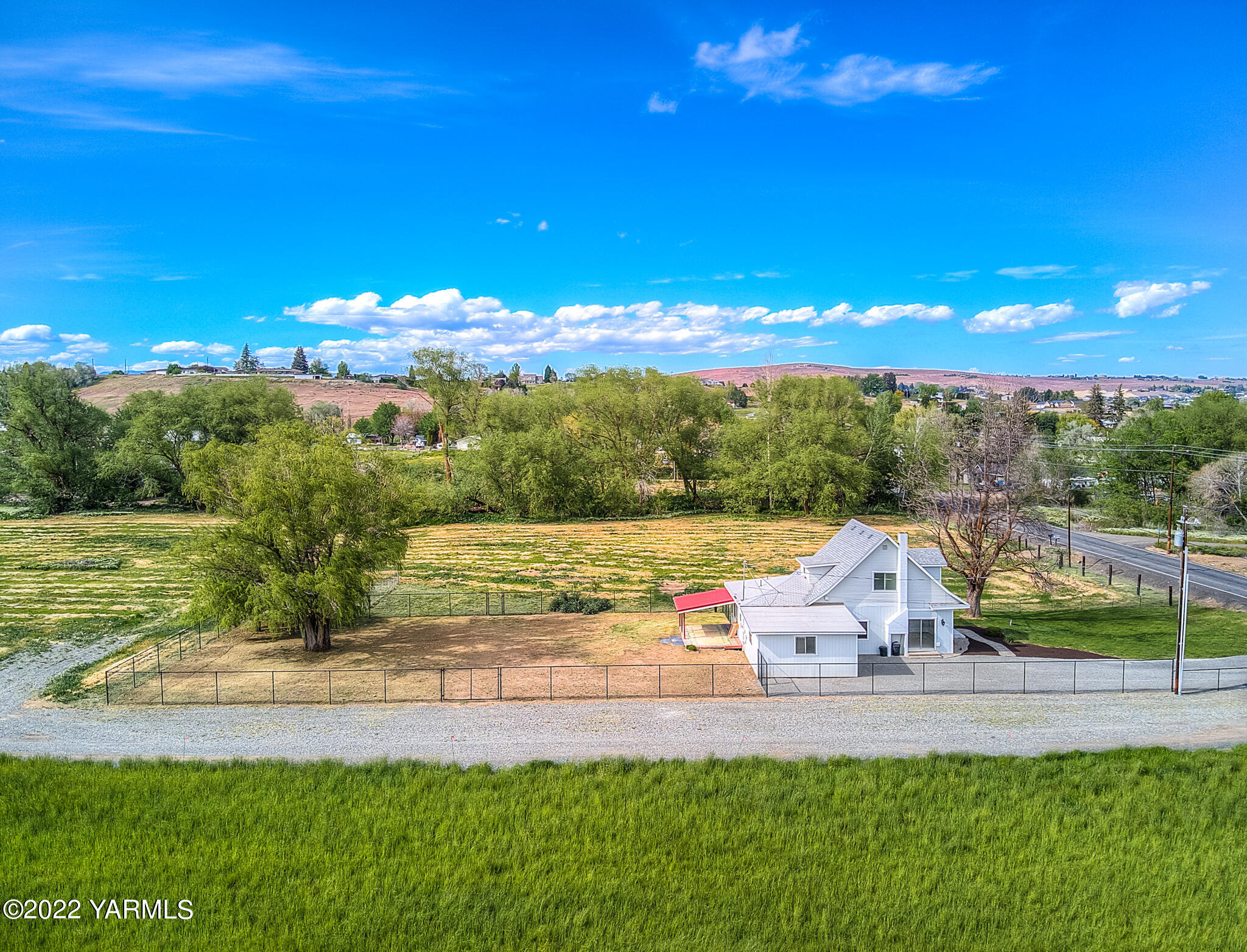 1212 Dazet Road Yakima, WA 98908 - Photo 36 of 37 a view of a swimming pool with a yard