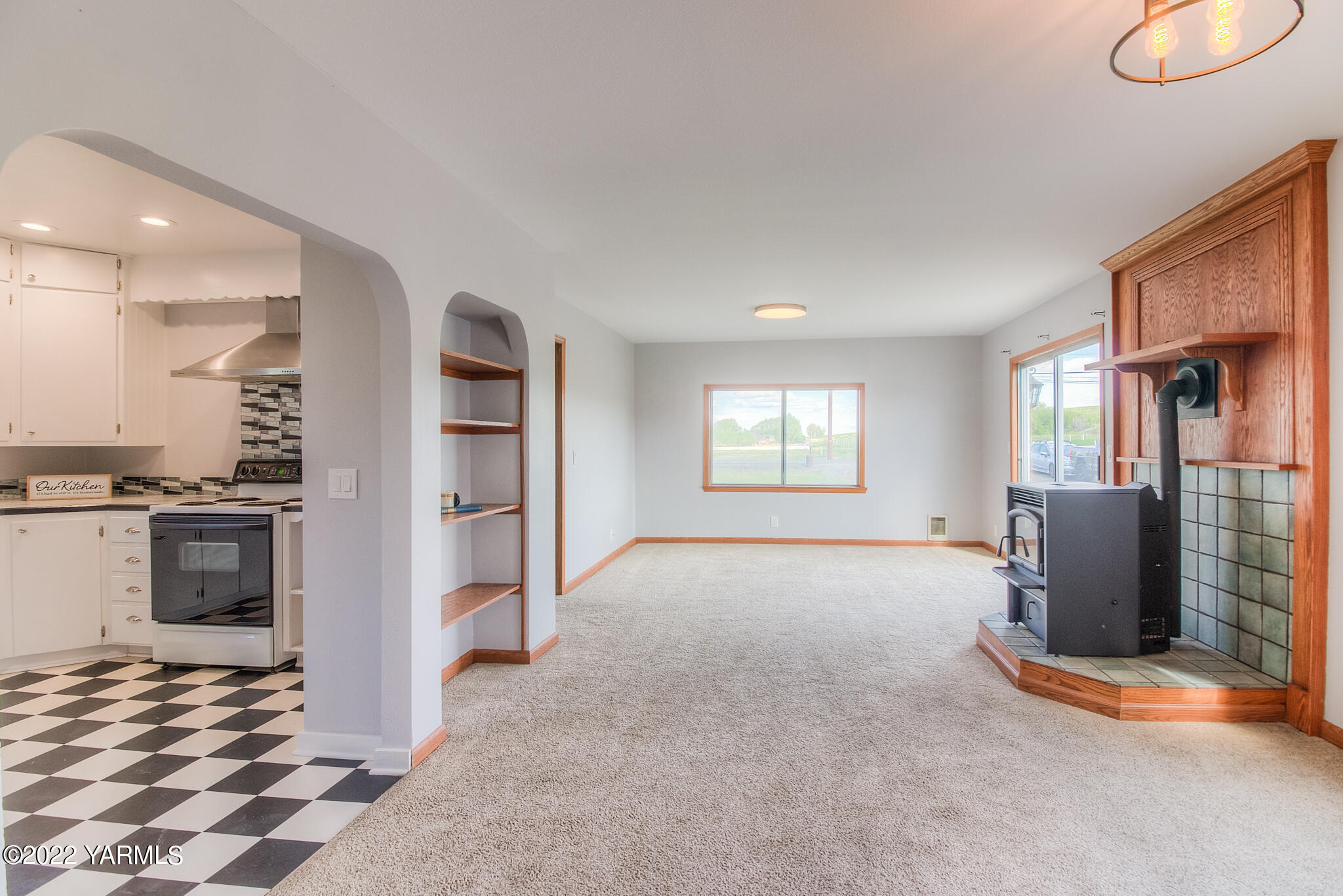 1212 Dazet Road Yakima, WA 98908 - Photo 5 of 37 a view of livingroom with furniture and windows
