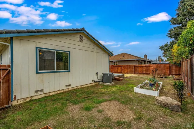a view of a house with backyard and sitting area
