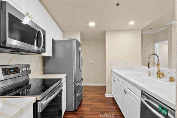 $3,000 | 838 Pine Avenue, Unit 307, Long Beach, CA 90813