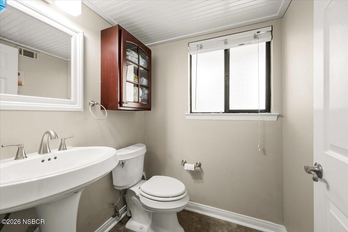 154 Abbey Road Santa Maria, CA 93455 - Photo 27 of 44 32-Half Bath