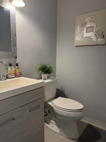 $140,000 | 2100 Northeast 38th Street, Unit 221, Lighthouse Point, FL 33064