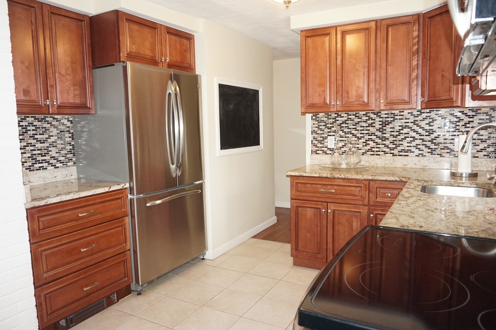 39 Fairbrook Road Framingham, MA 01701 - Photo 3 of 13 Gallery Image 3