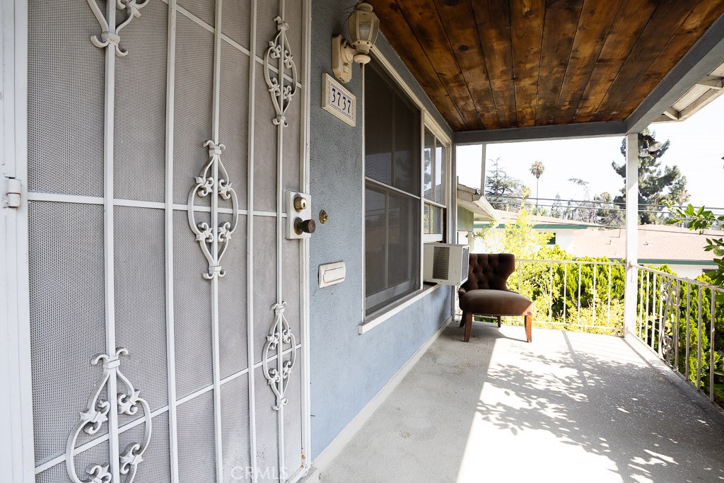 3735 Arbolada Road Los Angeles, CA 90027 - Photo 28 of 61 3737