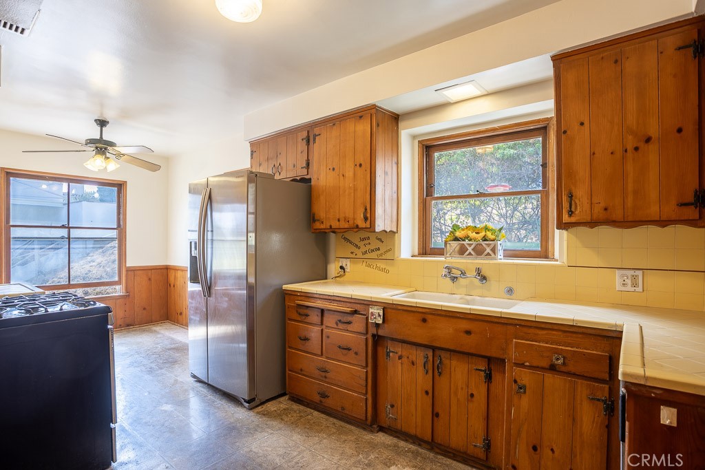 3735 Arbolada Road Los Angeles, CA 90027 - Photo 38 of 61 a spacious bathroom with a double vanity sink a mirror and a bathtub