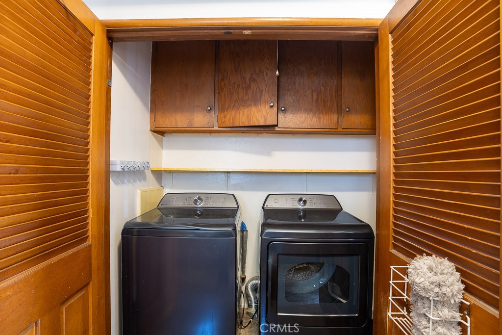 3735 Arbolada Road Los Angeles, CA 90027 - Photo 40 of 61 a utility room with dryer and washer