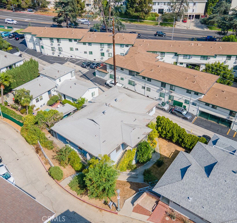 3735 Arbolada Road Los Angeles, CA 90027 - Photo 58 of 61 an aerial view of a house with a yard and lake view
