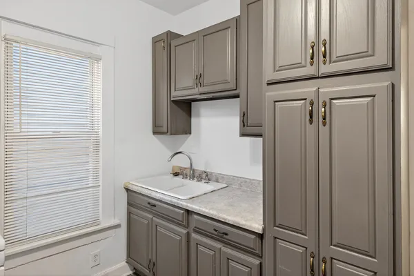 $285,000 | 824 East 89th Place, Chicago, IL 60619