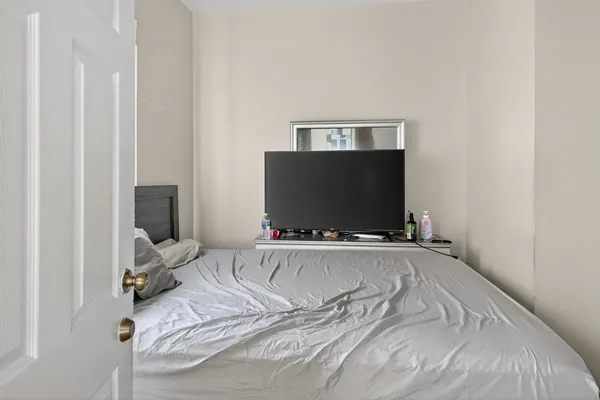 $285,000 | 824 East 89th Place, Chicago, IL 60619