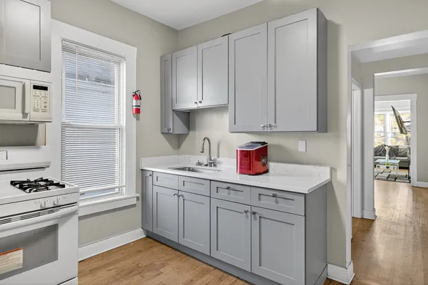 $285,000 | 824 East 89th Place, Chicago, IL 60619