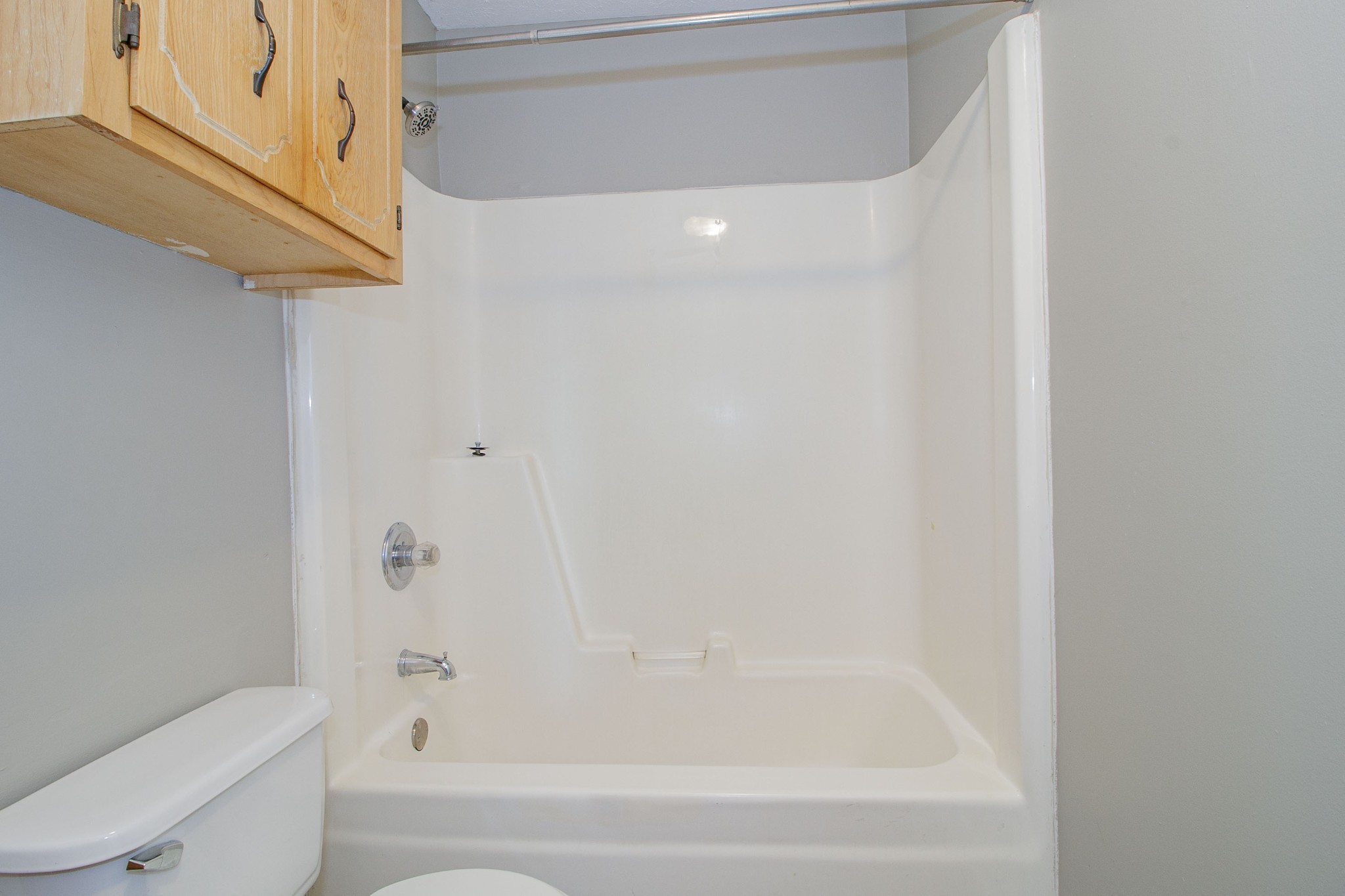 947 State Line Road Oak Grove, KY 42262 - Photo 11 of 25 a bathroom with a bathtub and a toilet