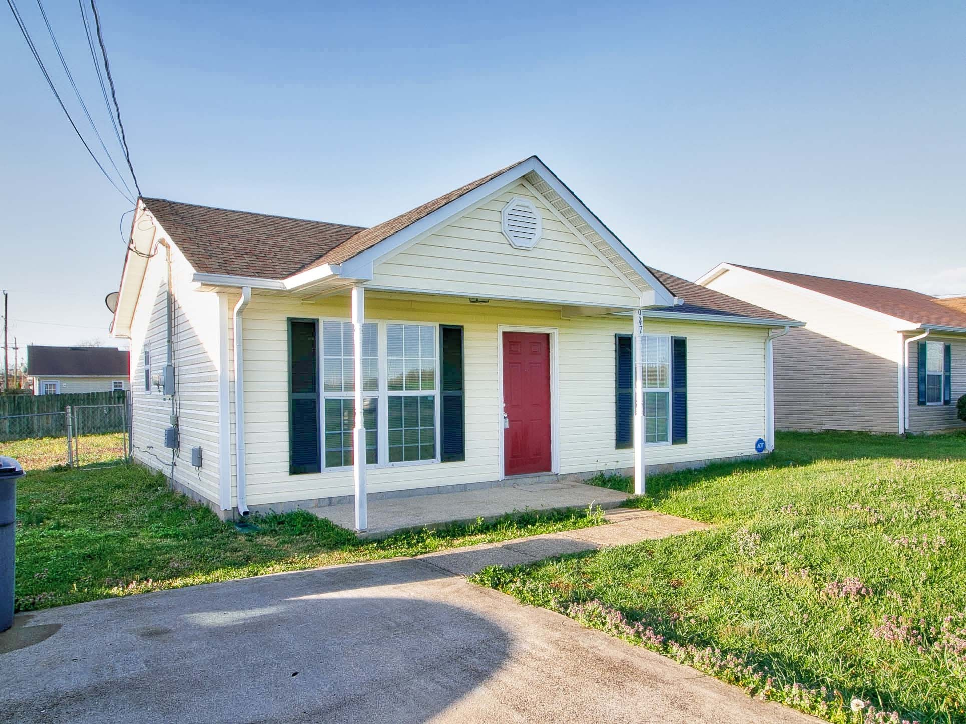 947 State Line Road Oak Grove, KY 42262 - Photo 24 of 25 a view of a house with yard and plants
