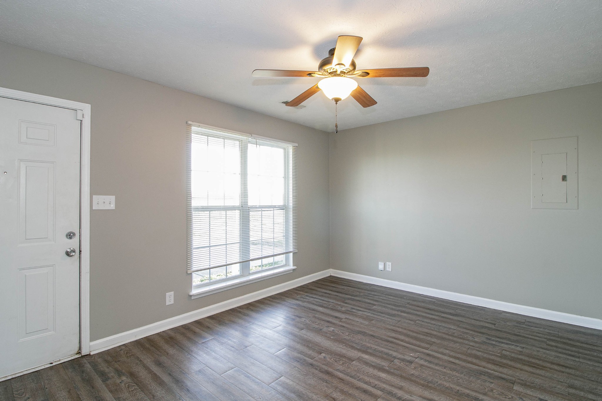 947 State Line Road Oak Grove, KY 42262 - Photo 5 of 25 an empty room with wooden floor fan and windows