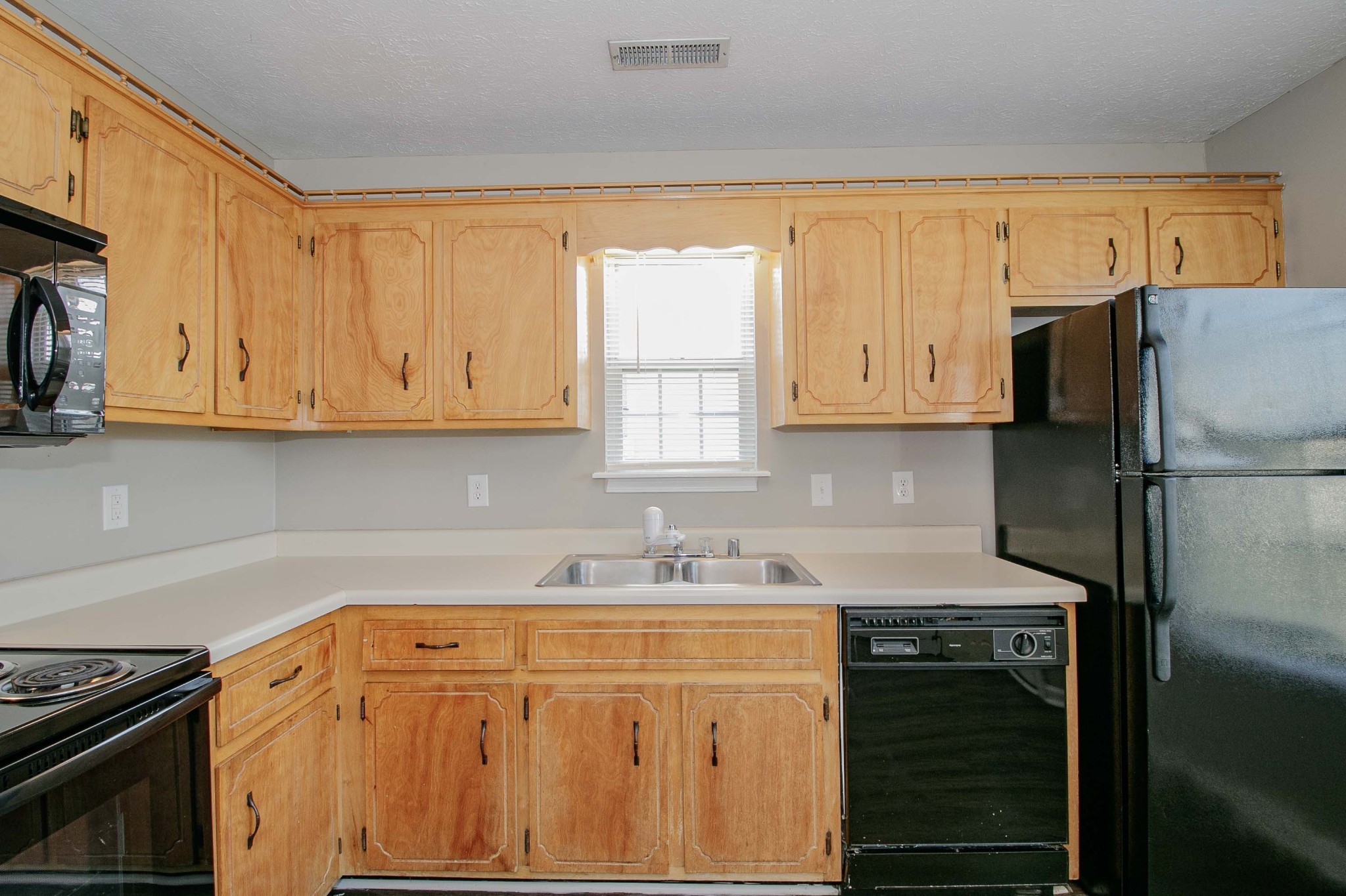 947 State Line Road Oak Grove, KY 42262 - Photo 7 of 25 a kitchen with stainless steel appliances granite countertop a refrigerator sink and stove