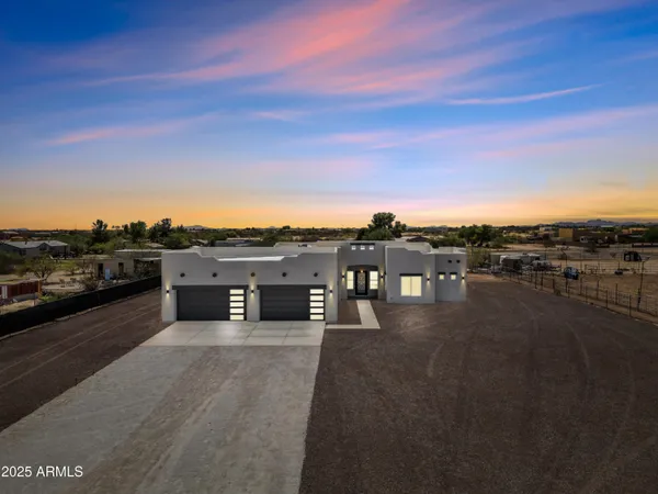 $679,000 | 29108 North 205th Avenue, Wittmann, AZ 85361