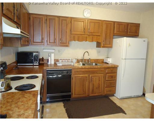 39 Lower Falls Road St. Albans, WV 25177 - Photo 2 of 9 Kitchen.