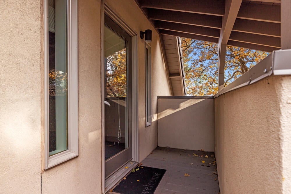 11944 Kestrel Road Klamath Falls, OR 97601 - Photo 83 of 121 Apartment Entry