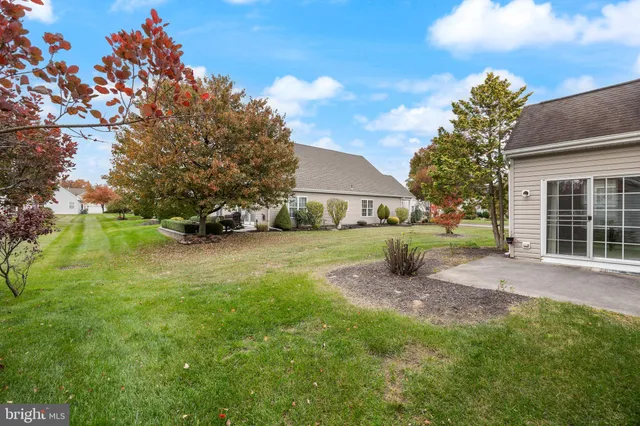 a view of a house with backyard and a garden