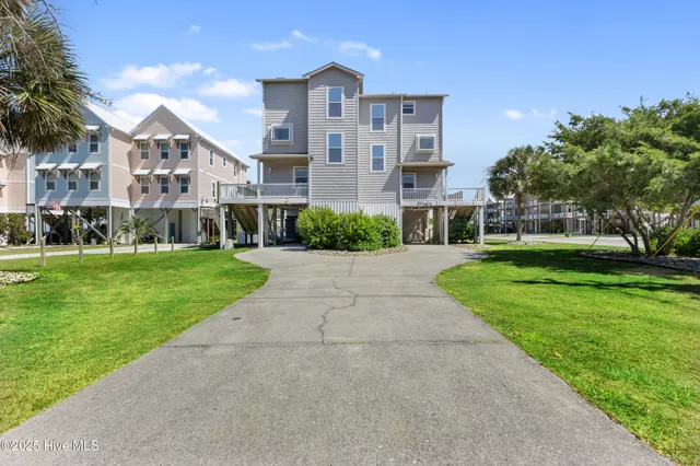 $1,200,000 | 204 Gysgt D W Boatman Drive, North Topsail Beach, NC 28460