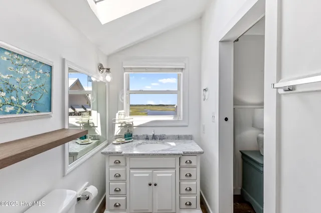 $1,200,000 | 204 Gysgt D W Boatman Drive, North Topsail Beach, NC 28460
