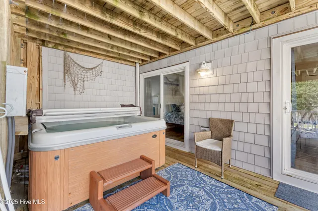 $1,200,000 | 204 Gysgt D W Boatman Drive, North Topsail Beach, NC 28460