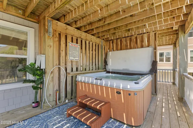 $1,200,000 | 204 Gysgt D W Boatman Drive, North Topsail Beach, NC 28460