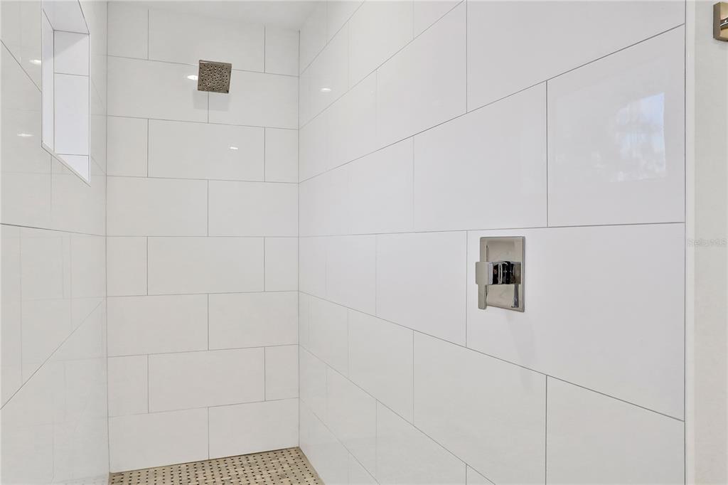 6925 Longboat Drive South Longboat Key, FL 34228 - Photo 9 of 39