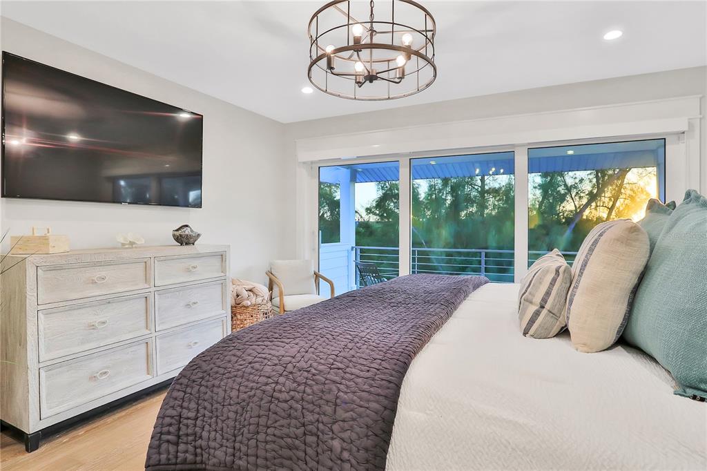 6925 Longboat Drive South Longboat Key, FL 34228 - Photo 10 of 39
