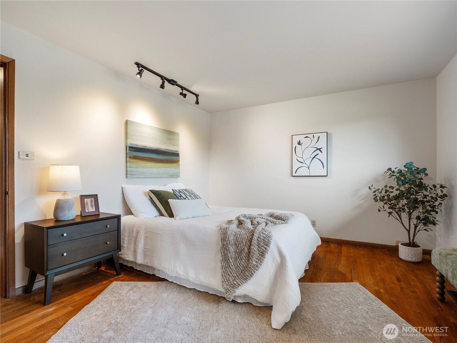 16631 Sylvester Road Southwest Burien, WA 98166 - Photo 11 of 31 Gallery Image 11