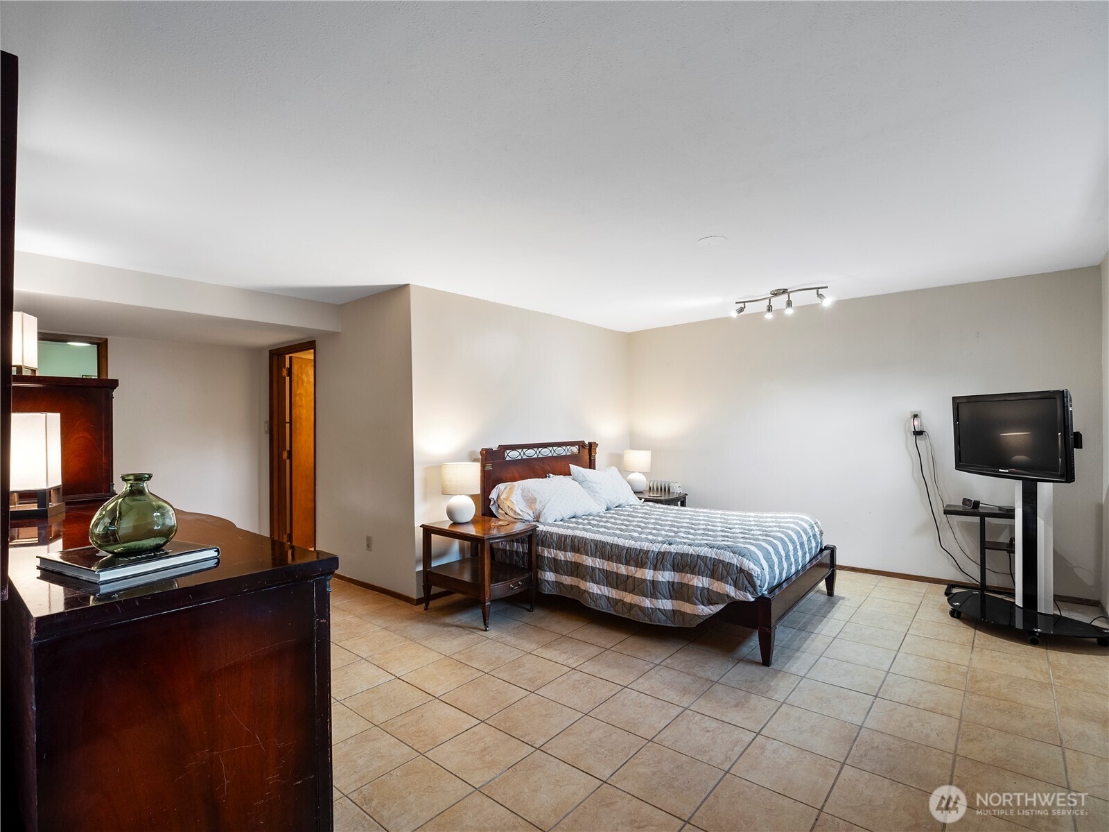 16631 Sylvester Road Southwest Burien, WA 98166 - Photo 18 of 31 Gallery Image 18