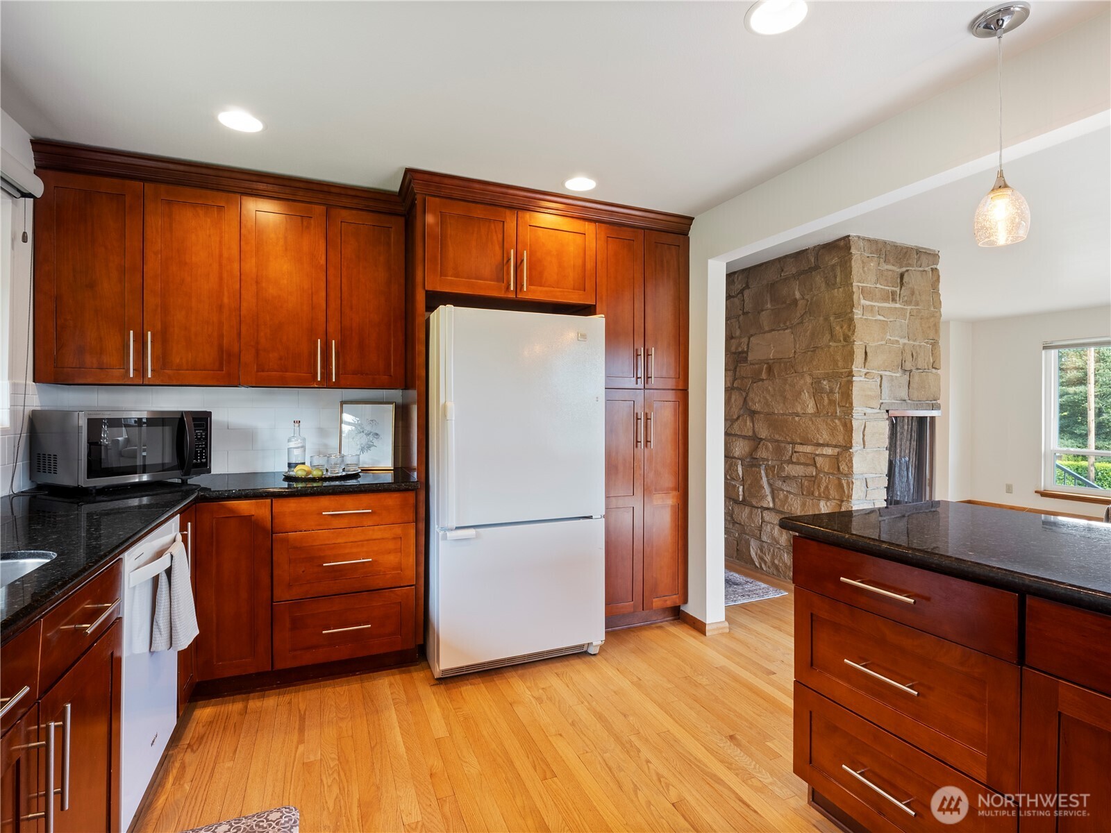16631 Sylvester Road Southwest Burien, WA 98166 - Photo 10 of 31 Gallery Image 10