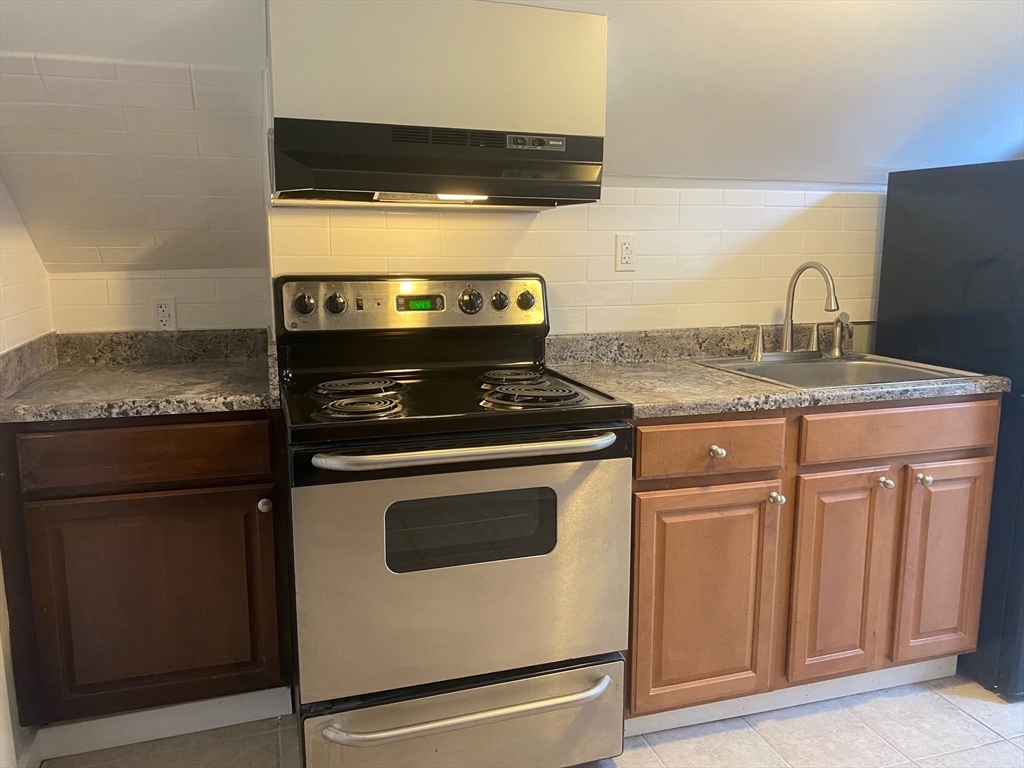 6 R Salem Street, Unit 7 Woburn, MA 01801 - Photo 2 of 12