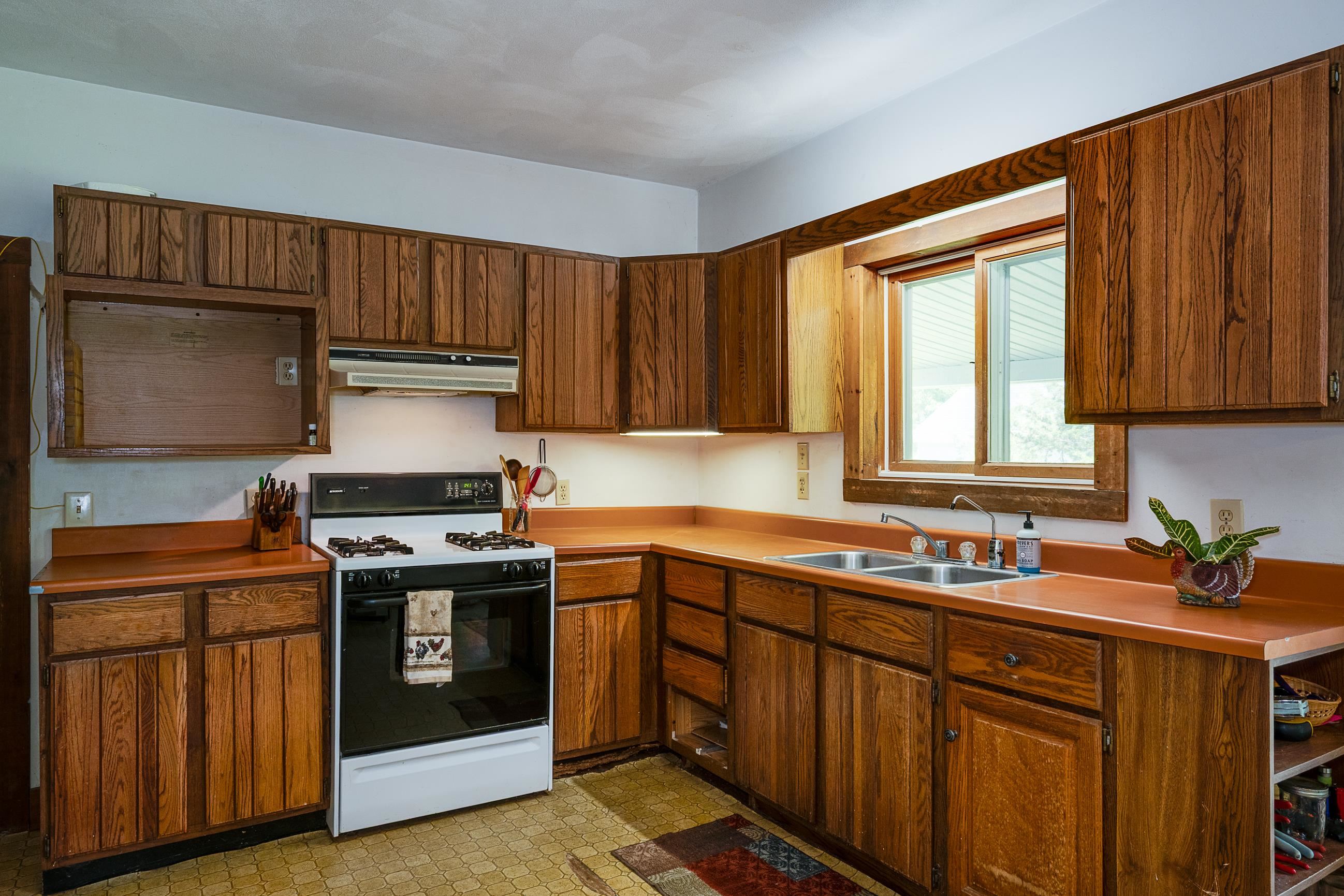 3402 Rutland Dunn Town Line Road Stoughton, WI 53589 - Photo 13 of 88