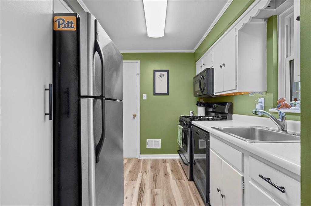 466 Dailey Road Pittsburgh, PA 15227 - Photo 8 of 25 Gallery Image 8