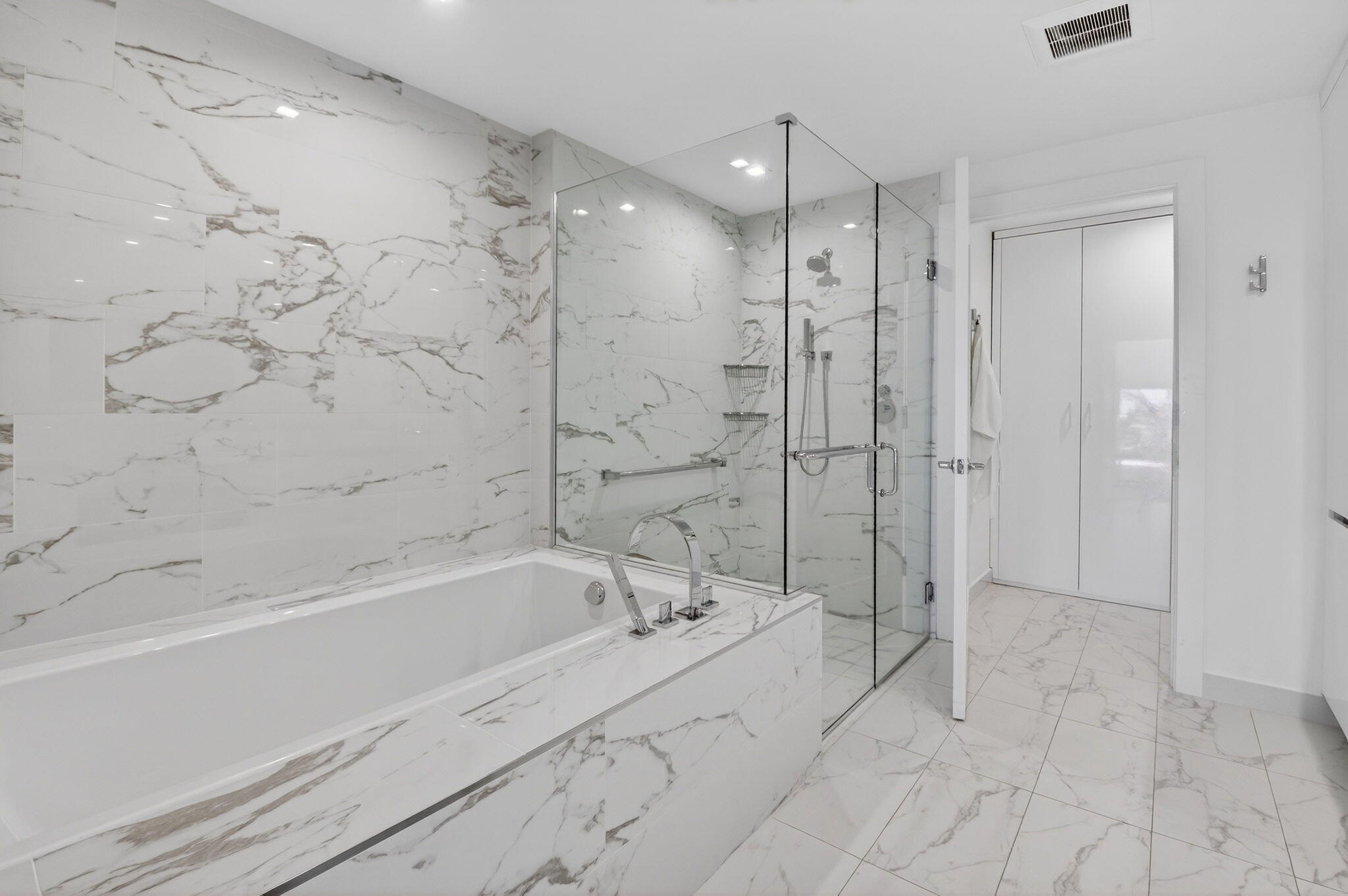 20155 Boca W Drive, Unit B401 Boca Raton, FL 33434 - Photo 19 of 64 Primary Bath