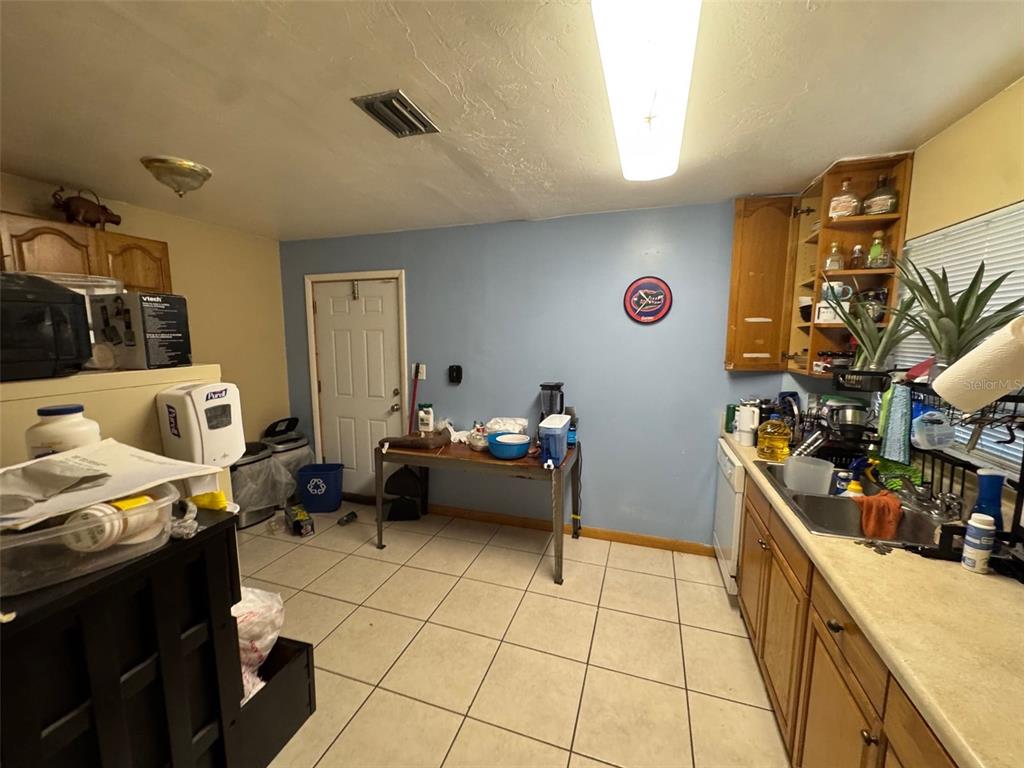 6025 Southwest 11th Place Gainesville, FL 32607 - Photo 3 of 23